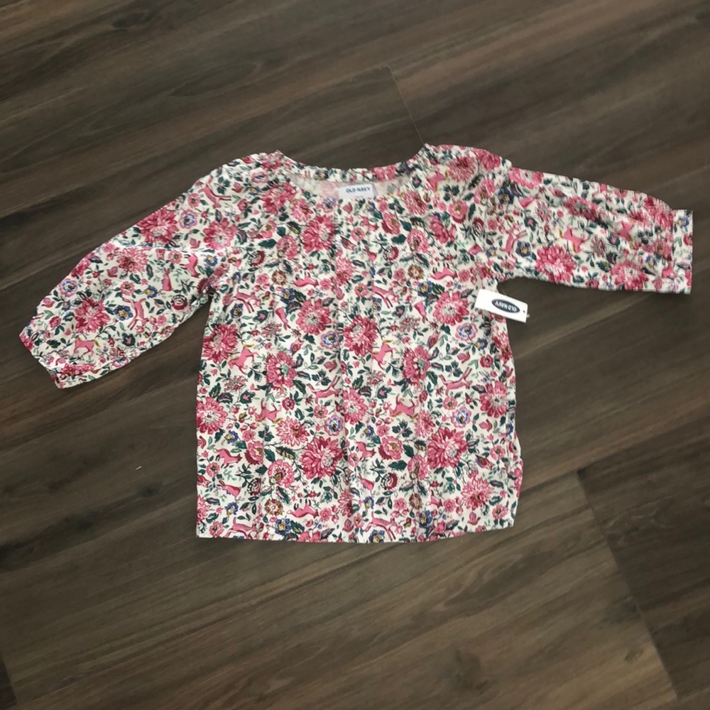 NWT OLD NAYT TOP